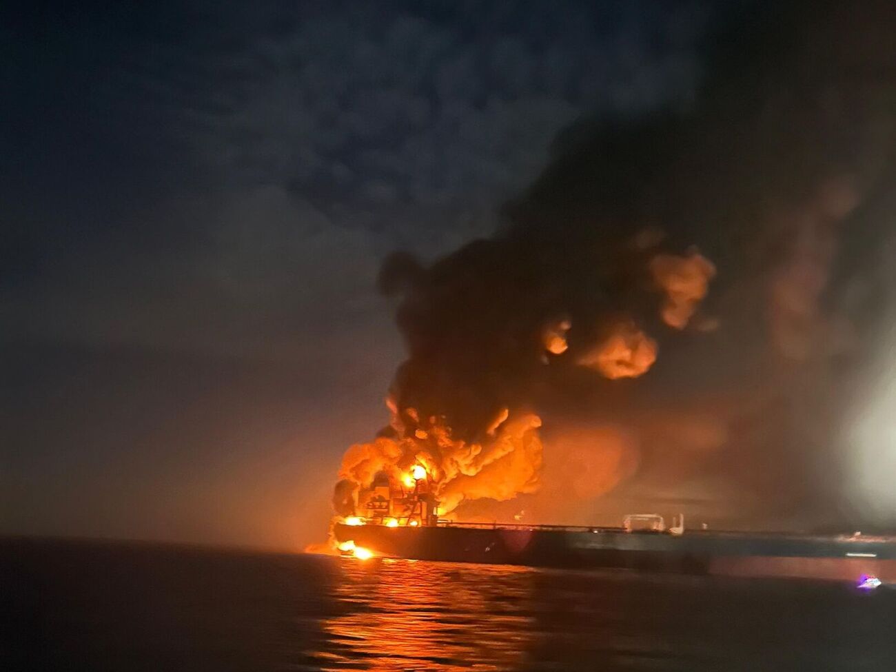 Танкери Kairos і Virat могли спалахнути через зовнішній вплив, припустили в мінтрансі Туреччини