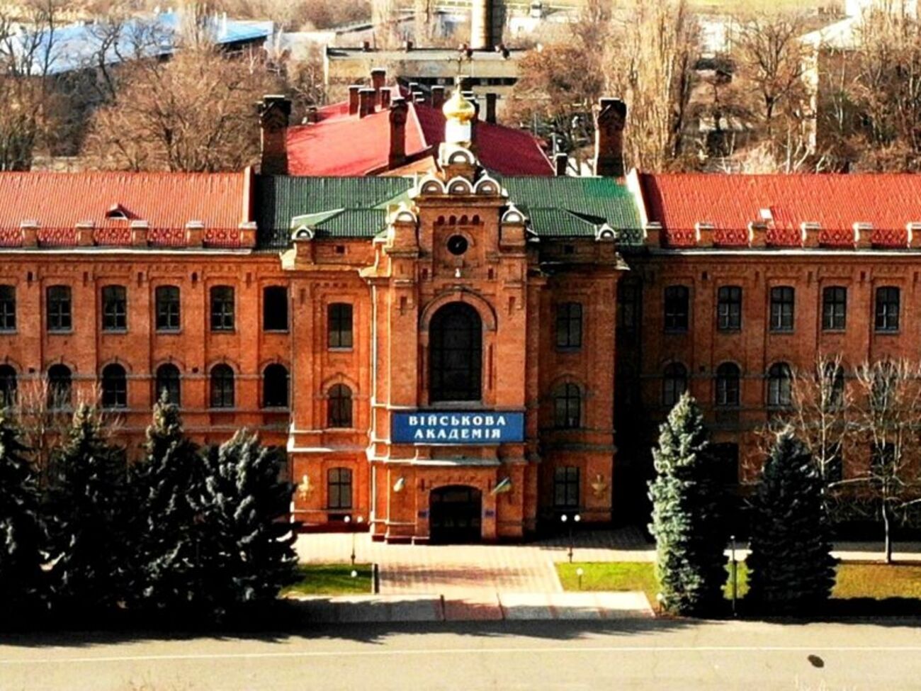 Предварительная квалификация причины смерти курсанта – самоубийство, но следствие рассматривает и версию превышения служебных полномочий