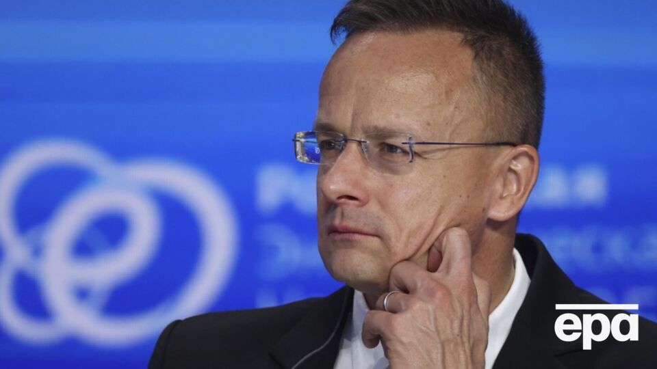 Сийярто проинформировал, что переговоры Орбана с Путиным продолжались "значительно дольше, чем планировалось"