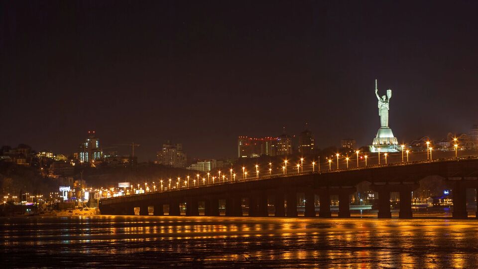 В результате воздушной атаки РФ есть последствия в трех районах Киева, сообщили власти