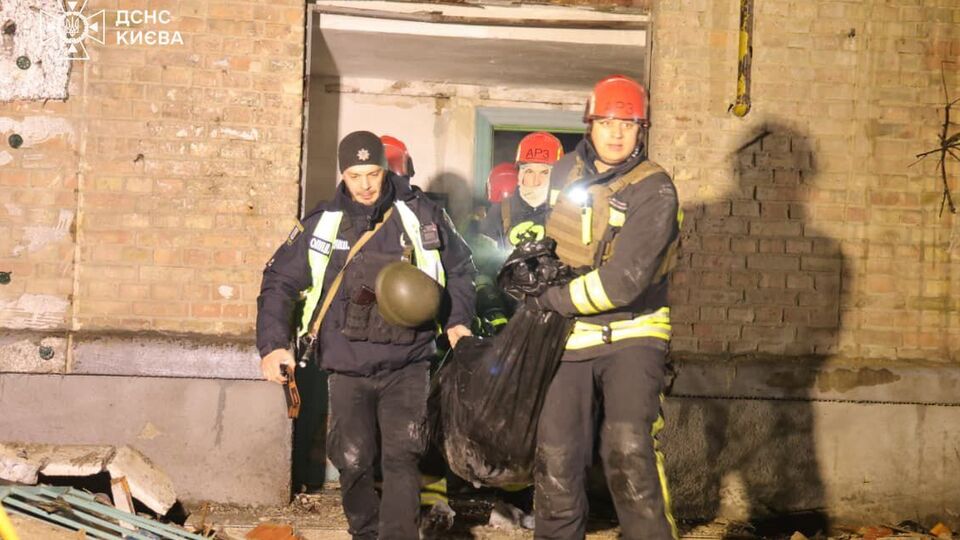 Тело погибшего достали спасатели