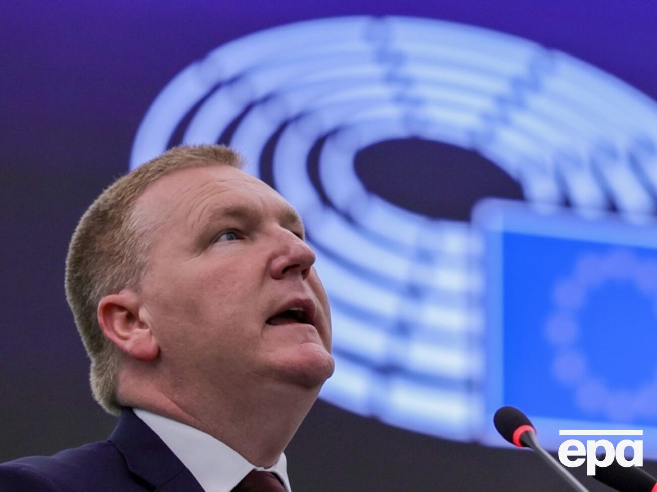 Макграт подчеркнул, что "одинаковые стандарты применяются ко всем странам-кандидатам"