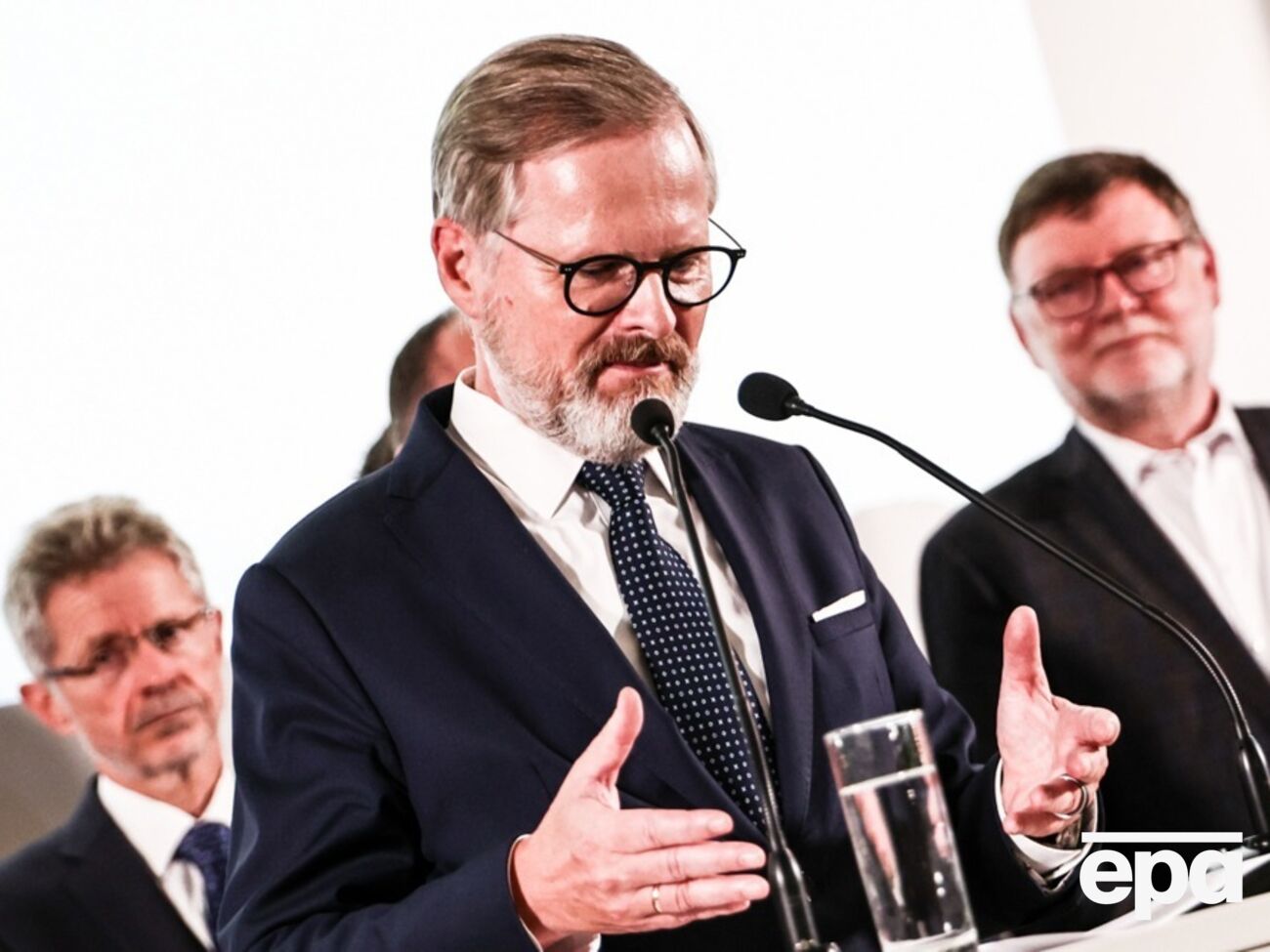 Как отметил Фиала, чешское государство на помощи Украине "точно не теряет, наоборот"