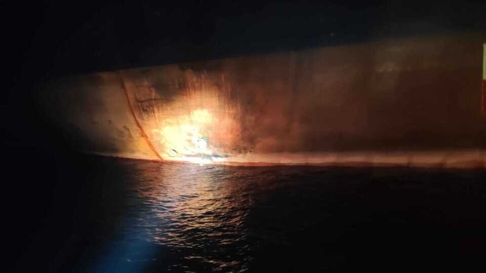 Накануне судно уже горело