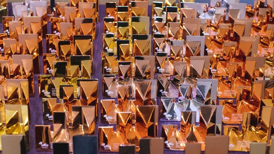Наградой Effie Awards Ukraine отметили кампанию "Свет держится"
