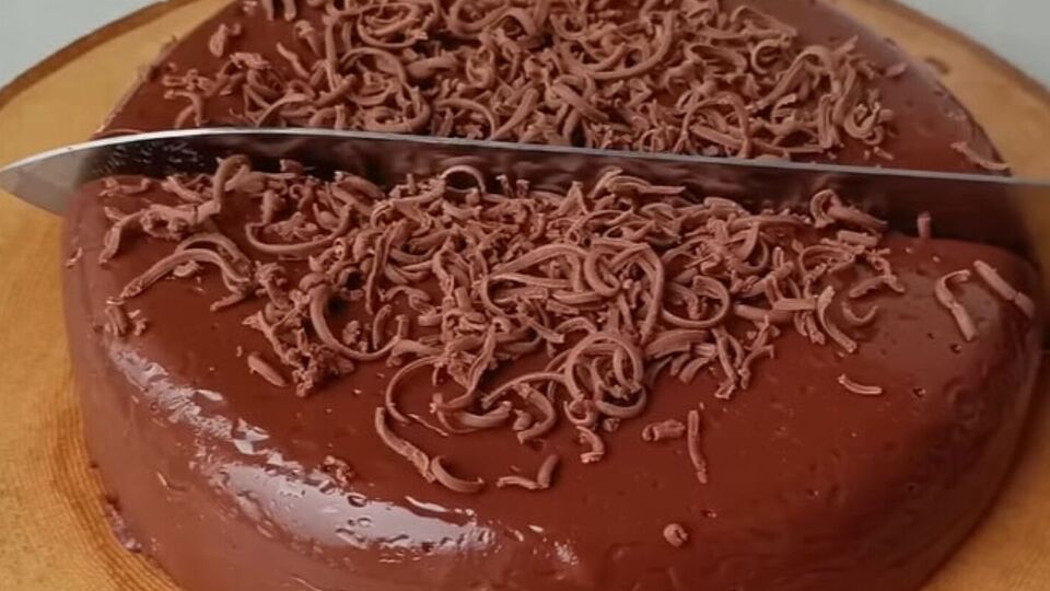 После приготовления торт должен постоять в холодильнике несколько часов