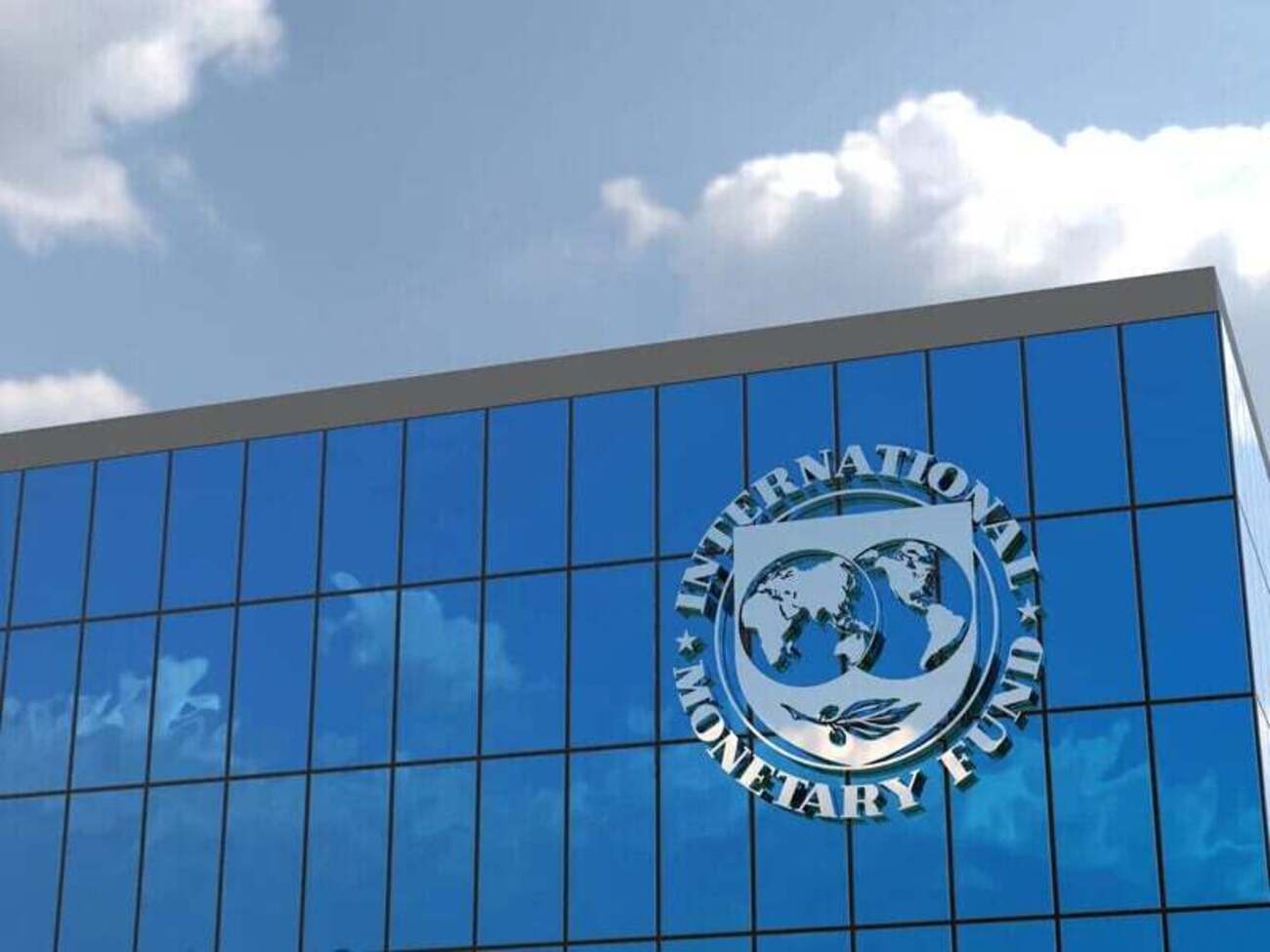 Один из представителей Еврокомиссии и дипломаты трех стран-членов заявили, что достижение такого соглашения убедит МВФ в финансовой состоятельности Украины