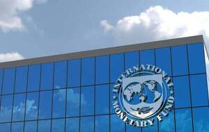 Один из представителей Еврокомиссии и дипломаты трех стран-членов заявили, что достижение такого соглашения убедит МВФ в финансовой состоятельности Украины