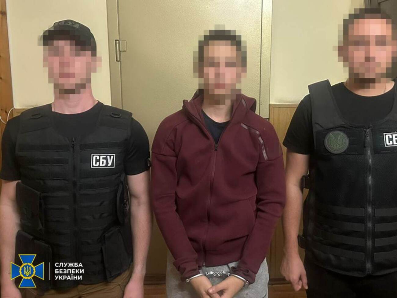 Как утверждает СБУ, фигурант установил на одном из местных перегонов "Укрзалізниці" скрытую мини-камеру