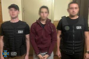 Как утверждает СБУ, фигурант установил на одном из местных перегонов "Укрзалізниці" скрытую мини-камеру