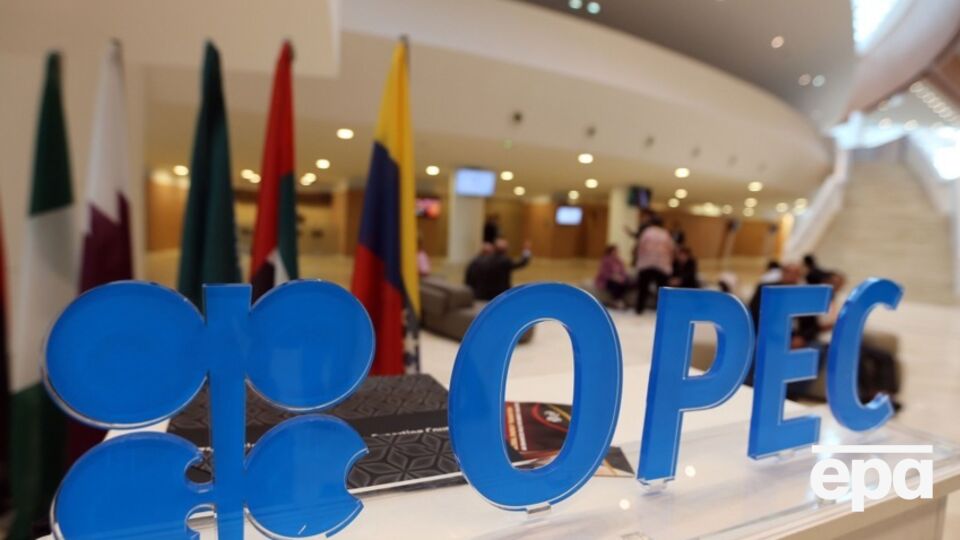 Заморожуючи зростання нафтовидобування, ОПЕК+ захищає ціни, вважають експерти