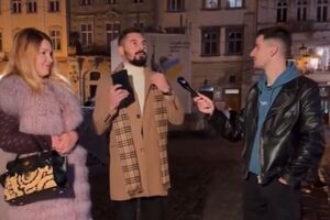 Заметив, что мужчина отбросил руку девушки, блогер уточнил, являются ли они парой