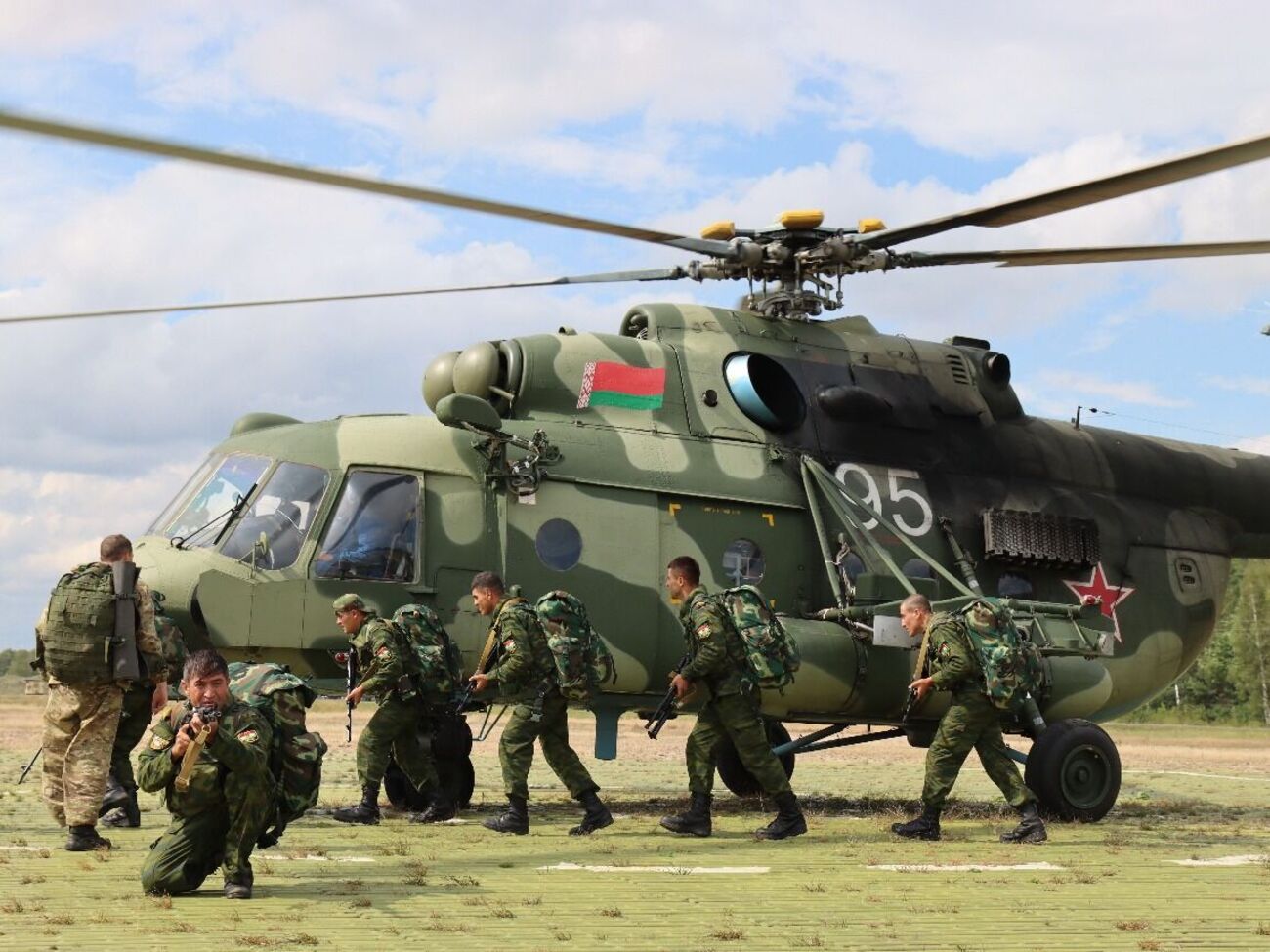 Армія РБ "готова переміститися до того чи іншого регіону для виконання завдань", заявив Скабей