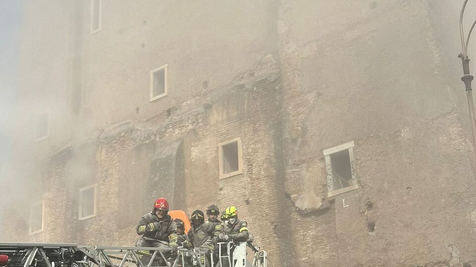 Із-під завалів врятували трьох людей