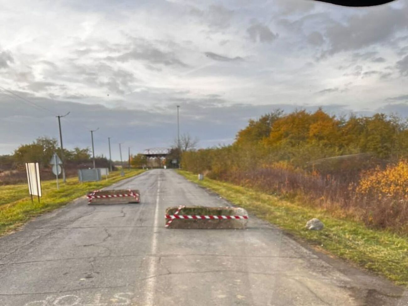 У всіх пунктах пропуску на Закарпатті встановлюють "конструкції", які обмежать швидкість автомобілів, пояснив Демченко