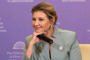 Зеленська періодично експериментує з укладками, кольором і довжиною волосся