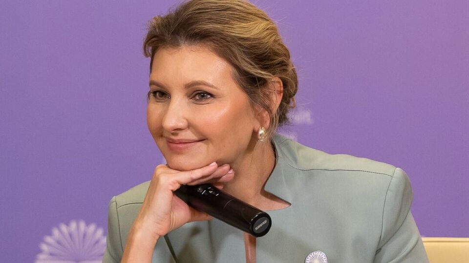 Зеленская периодически экспериментирует с укладками, цветом и длиной волос