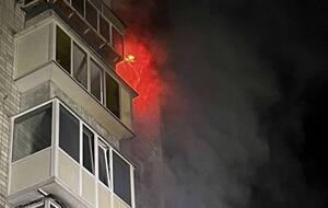 В Вышгороде в результате дронового удара РФ возникли пожары в многоэтажках