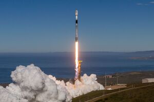 SpaceX вывела на орбиту 140 спутников и полезных грузов, среди которых пять польских аппаратов