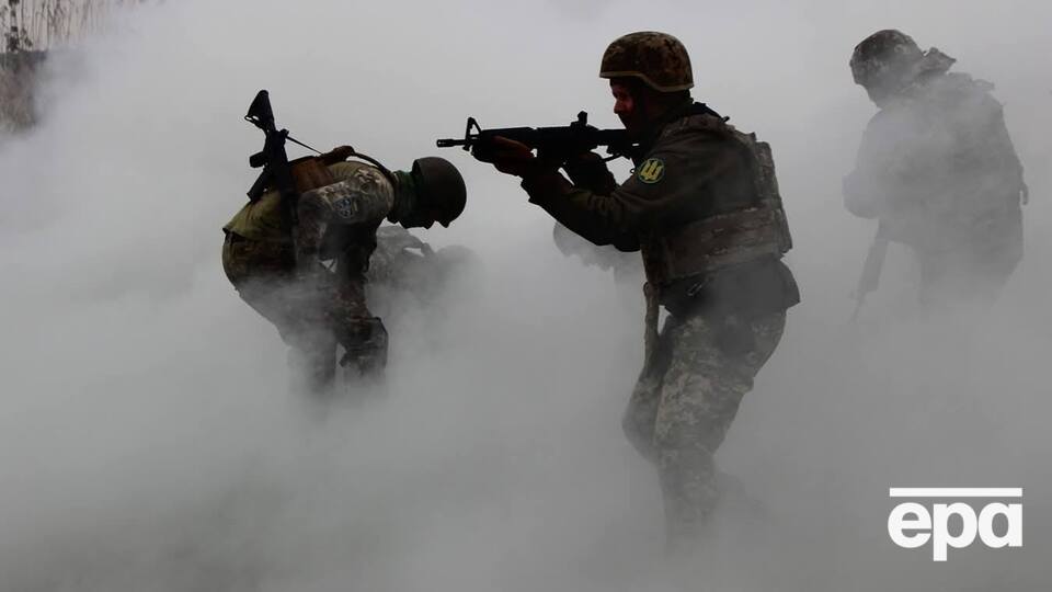 Украинские военные держат оборону, несмотря на попытки Кремля убедить Запад в своей "неизбежной победе" в войне, чтобы склонить к уступкам