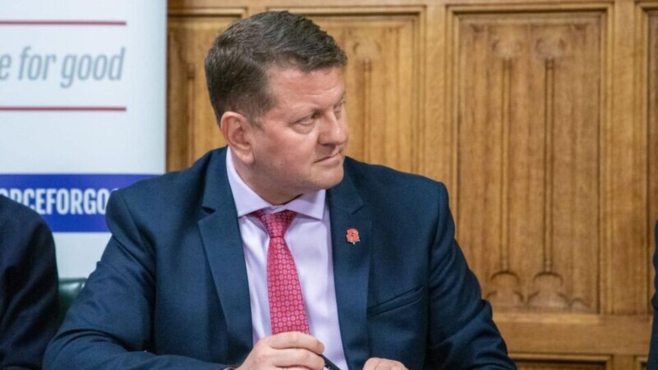 За словами Залужного, воєнна наука нагадує, що для досягнення політичної мети, коли розрахунок на стратегію розгрому не справджується, стратегію змінюють