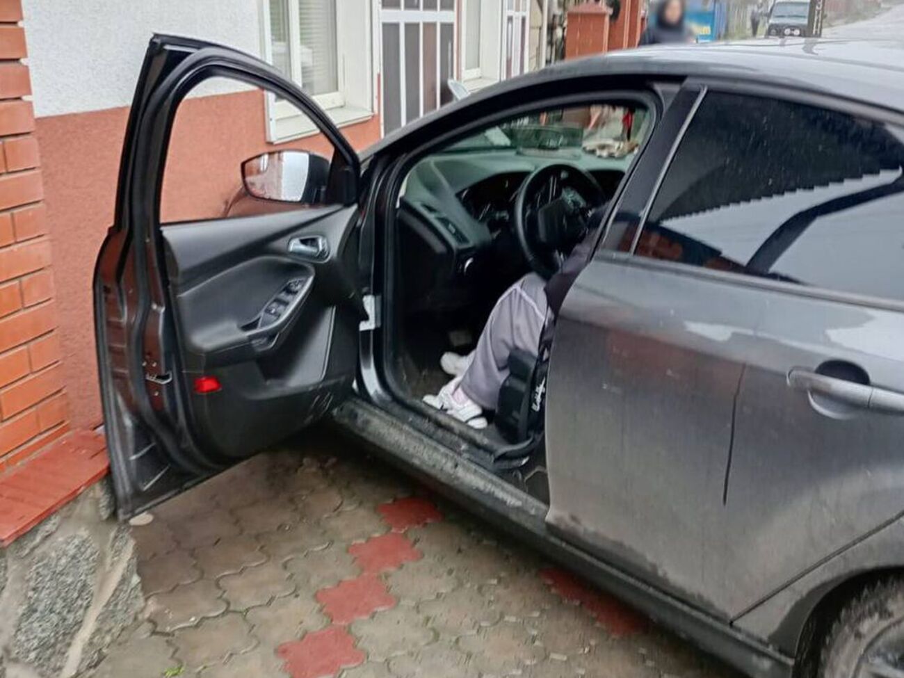 Приблизно об 11.00 водійка наїхала на трьох пішоходів, серед яких була неповнолітня дитина, пишуть правоохоронці