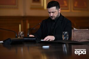 На думку ЗМІ, США чинитимуть тиск на Зеленського у складний для нього період, щоб підписати мирну угоду