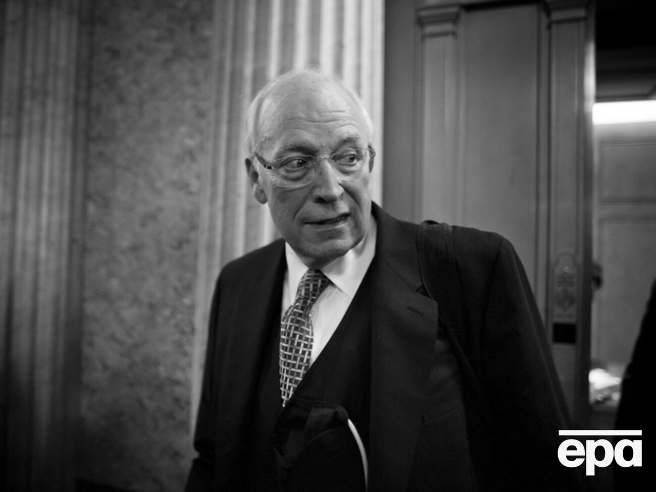 Чейни занимал должность в течение двух президентских сроков Джорджа Буша – младшего