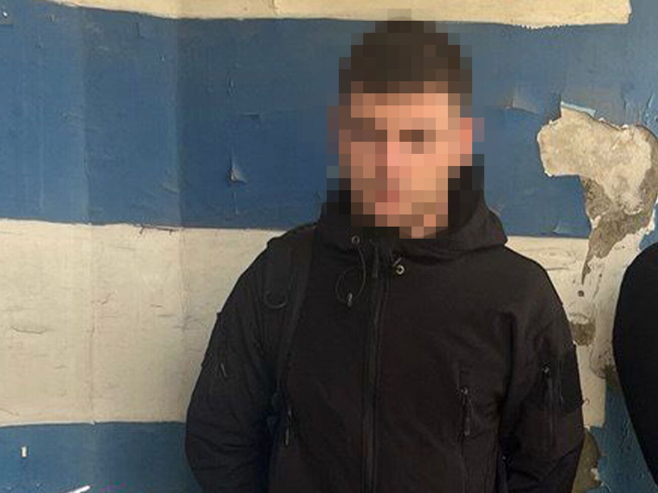 Во время обысков у фигуранта, как утверждает спецслужба, изъяли смартфон с доказательствами работы на врага