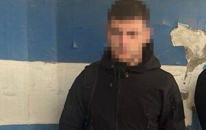 Во время обысков у фигуранта, как утверждает спецслужба, изъяли смартфон с доказательствами работы на врага