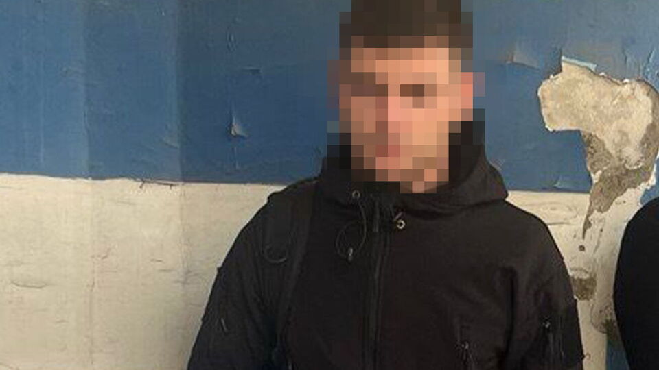 Во время обысков у фигуранта, как утверждает спецслужба, изъяли смартфон с доказательствами работы на врага