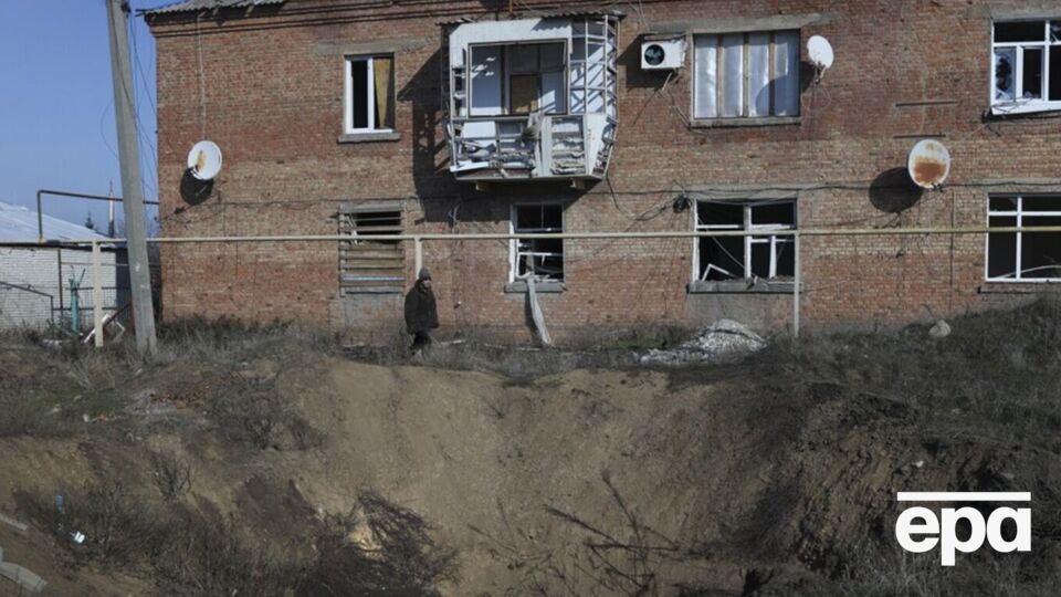 РФ може застосувати керовані бомби для ударів по об'єктах у глибині території України (на фото – вирва від удару КАБ в Оріхові Запорізької області)