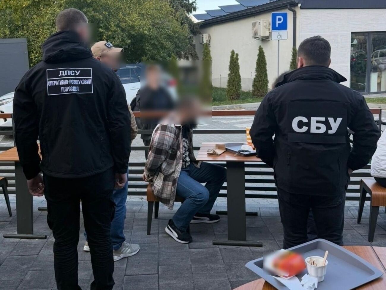 За даними слідства, вартість "послуг" фігурант оцінив у €7,5 тис. із кожного "клієнта"