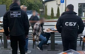 За даними слідства, вартість "послуг" фігурант оцінив у €7,5 тис. із кожного "клієнта"