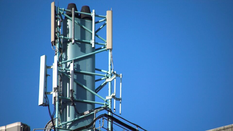 Национальный роуминг останется в силе и после завершения военного положения, добавили в Минцифры