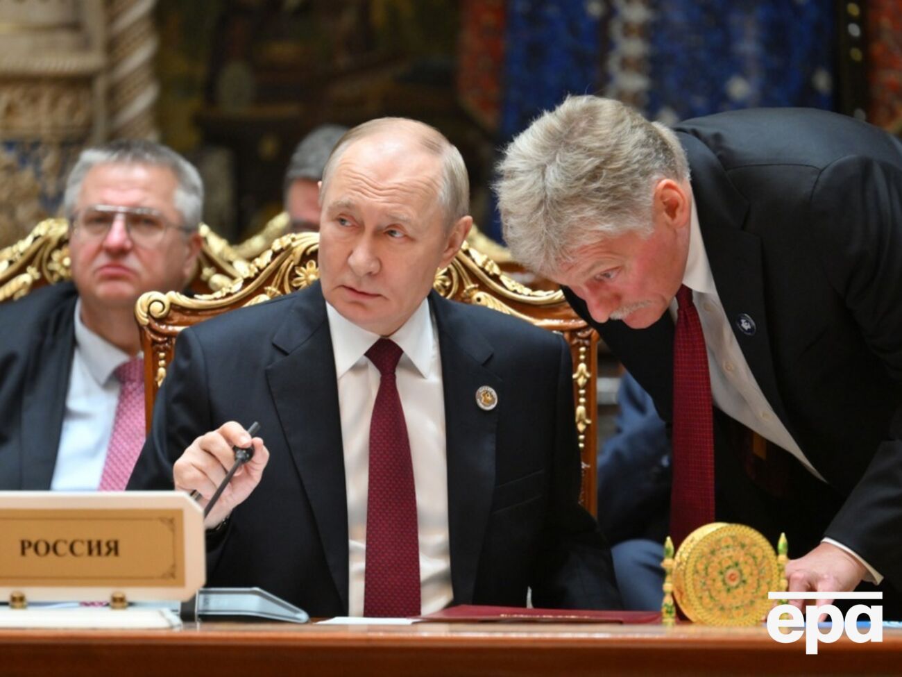 По словам Пескова (на фото справа), Москва не хотела бы этого видеть