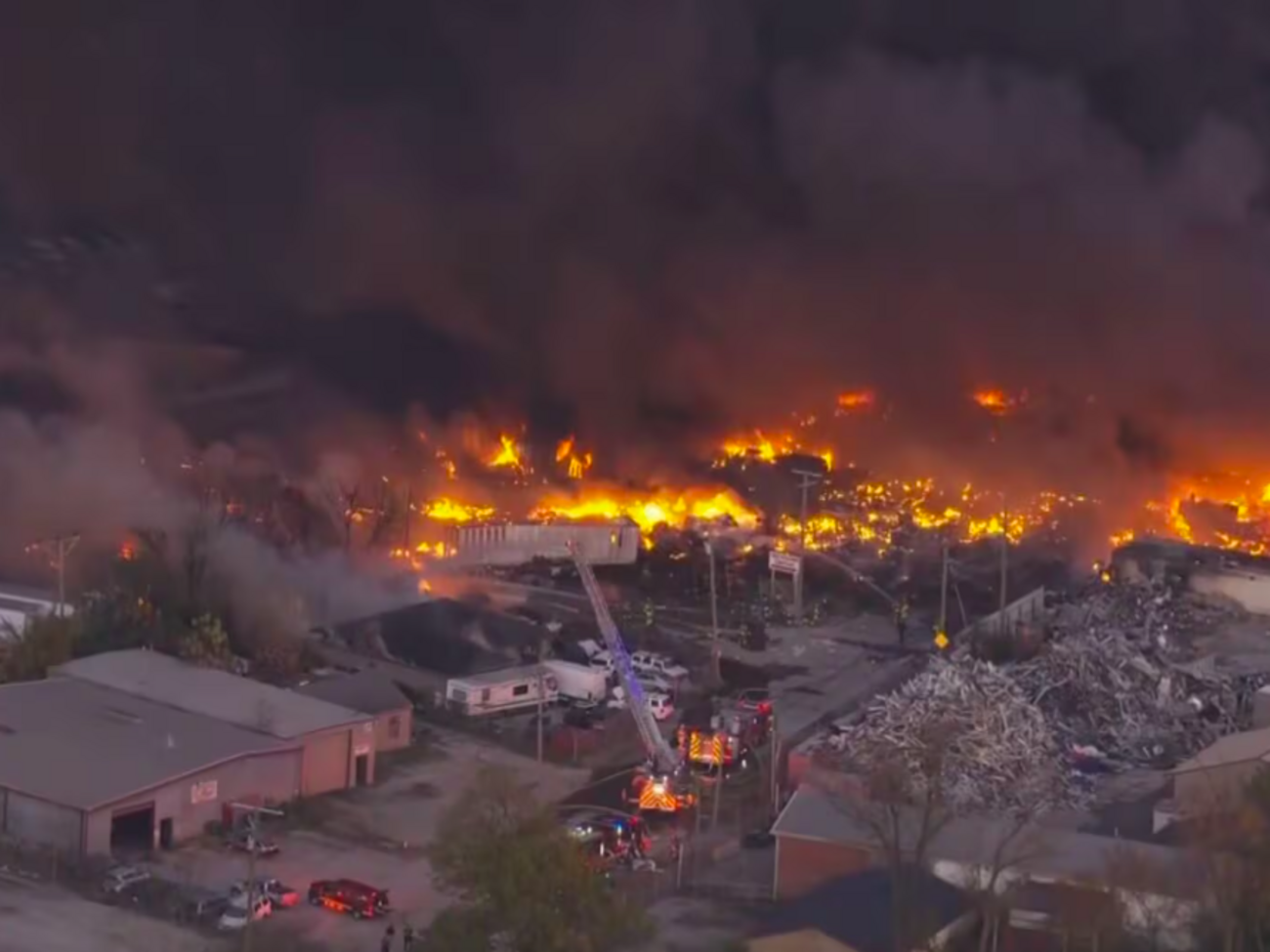 Катастрофа вызвала масштабный пожар в аэропорту