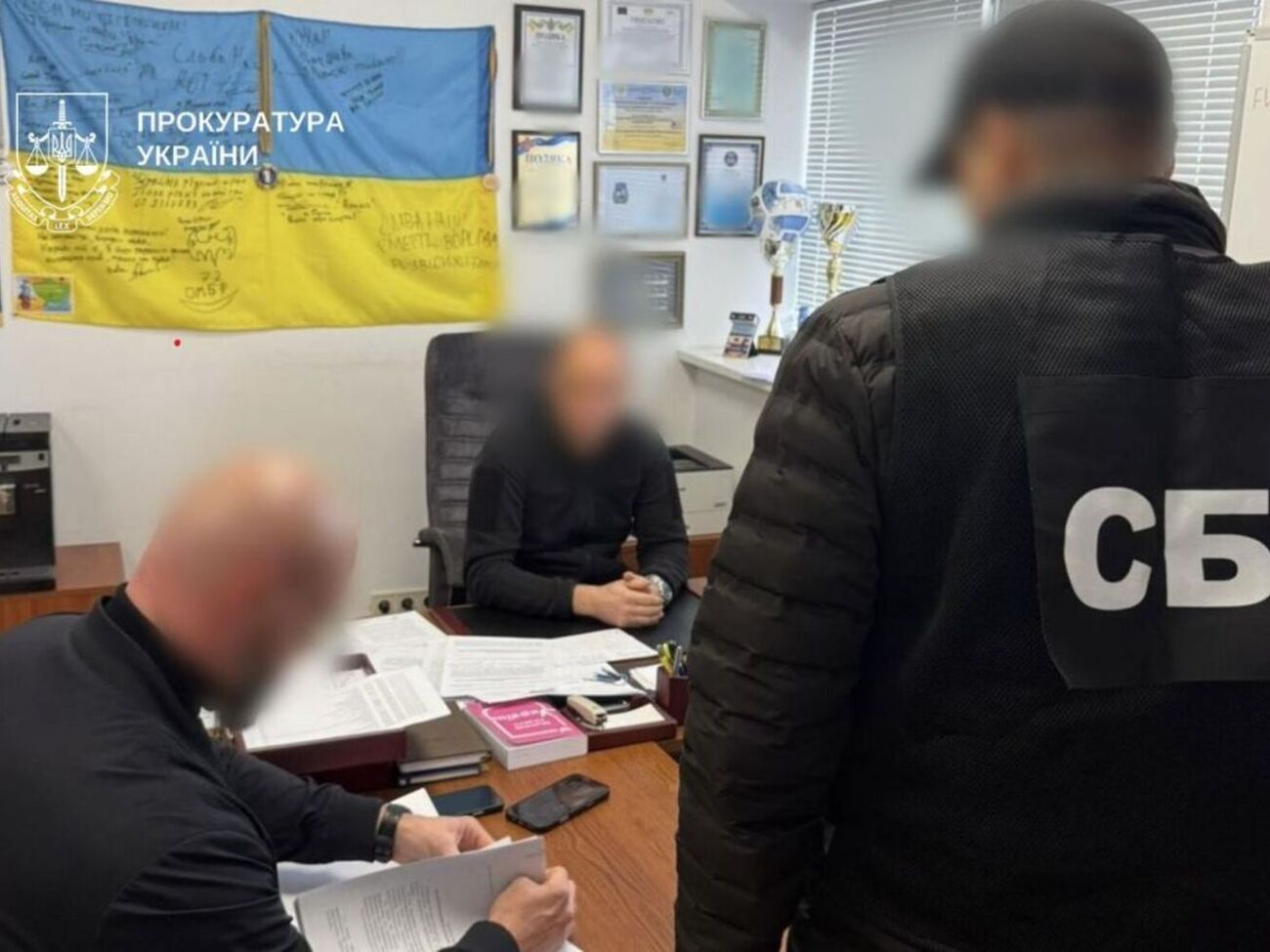 Заступник начальника митного посту штучно створював перешкоди під час оформлення вживаних автомобілів