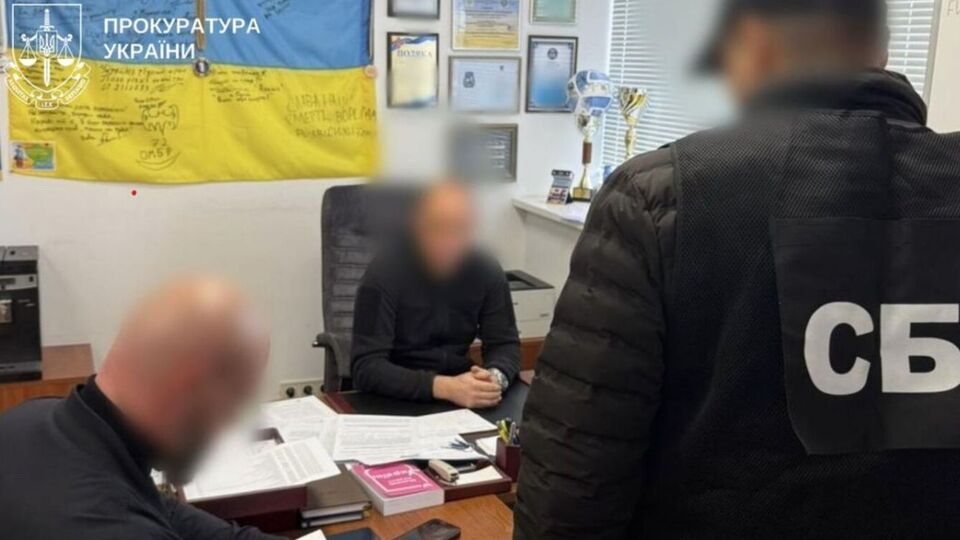 Заместитель начальника таможенного поста искусственно создавал препятствия при оформлении подержанных автомобилей