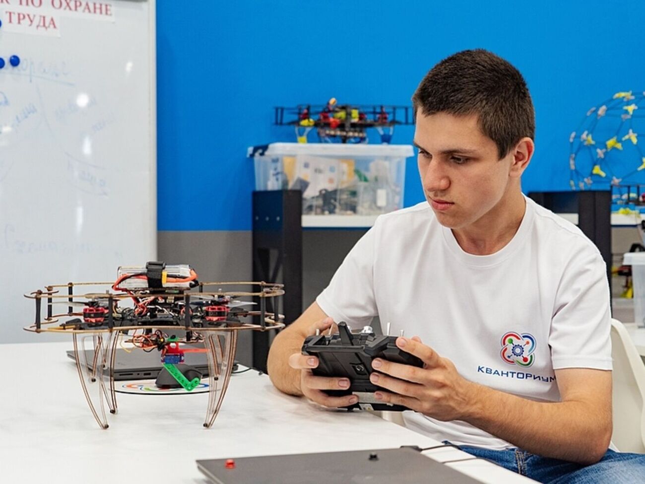 До 2030 года Москва планирует обеспечить дронами 4872 школы и 380 колледжей