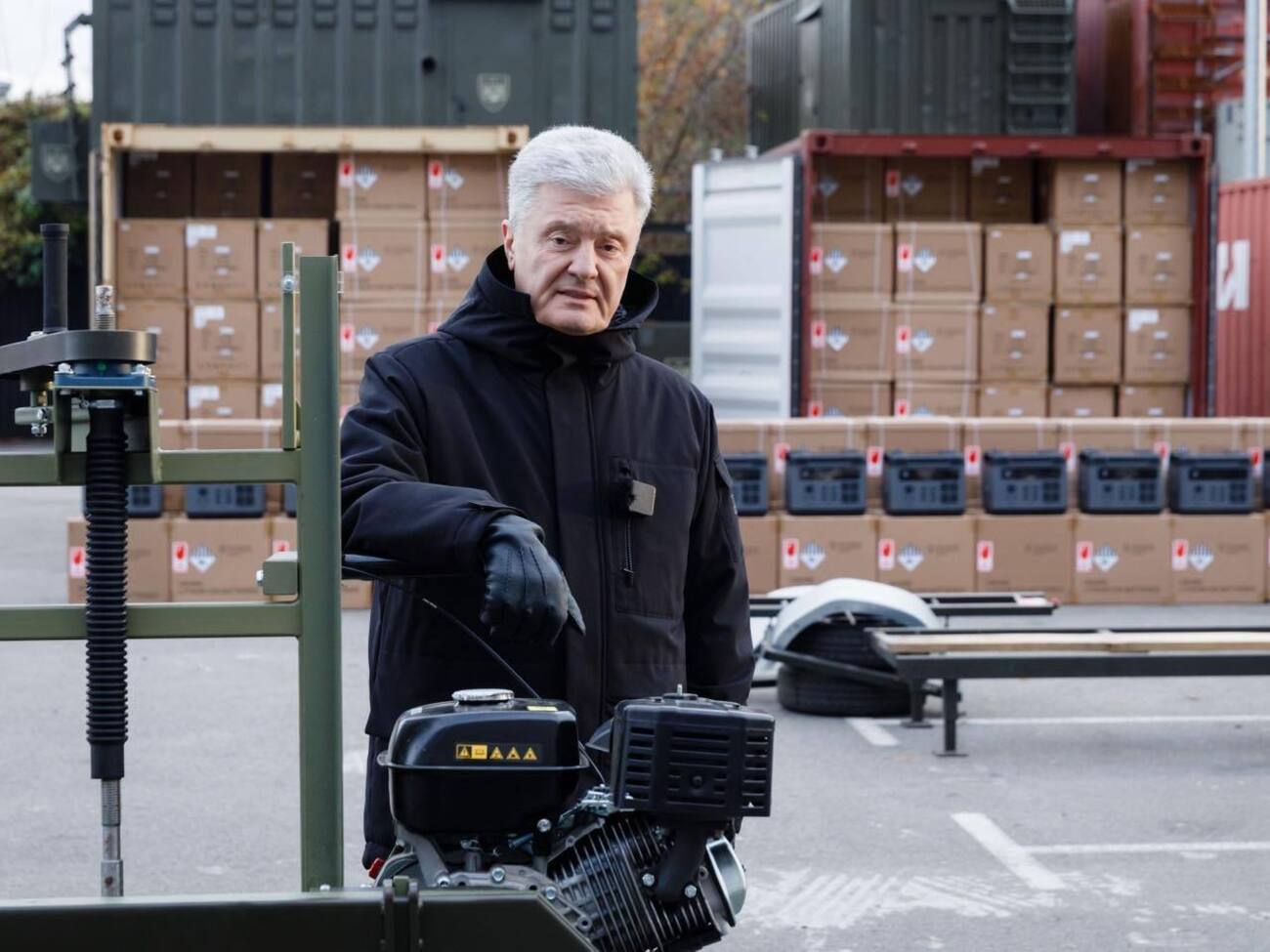 Избранникам Порошенко очень нужно отдохнуть от тяжелых новостей на пляжах, написал Гладких