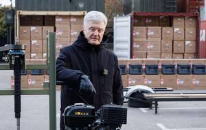 Избранникам Порошенко очень нужно отдохнуть от тяжелых новостей на пляжах, написал Гладких