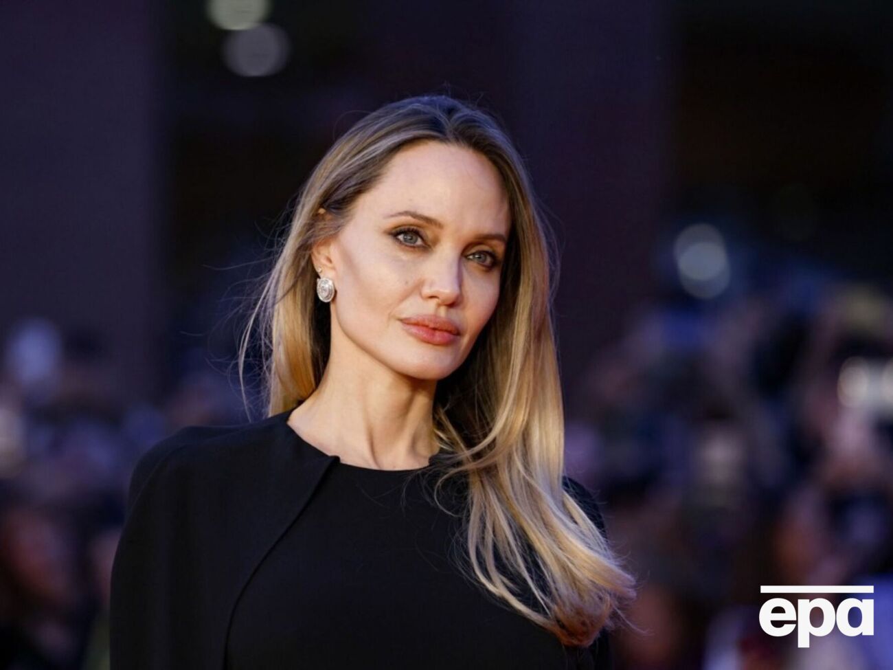 Джолі публічно підтримує Україну у війні проти країни-агресора Росії
