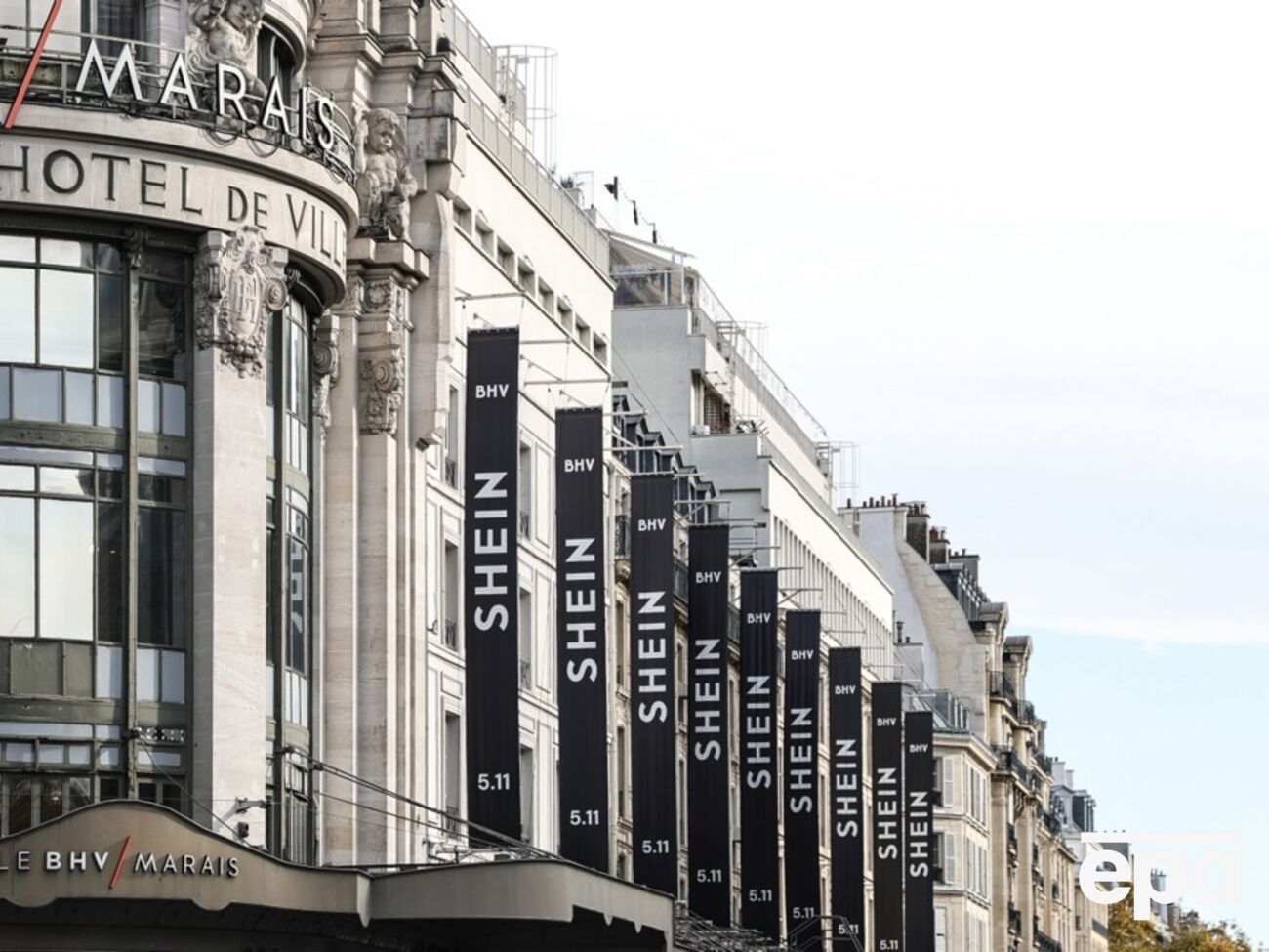 5 ноября Shein открыла свой первый физический магазин в Париже в торговом центре BHV Marais