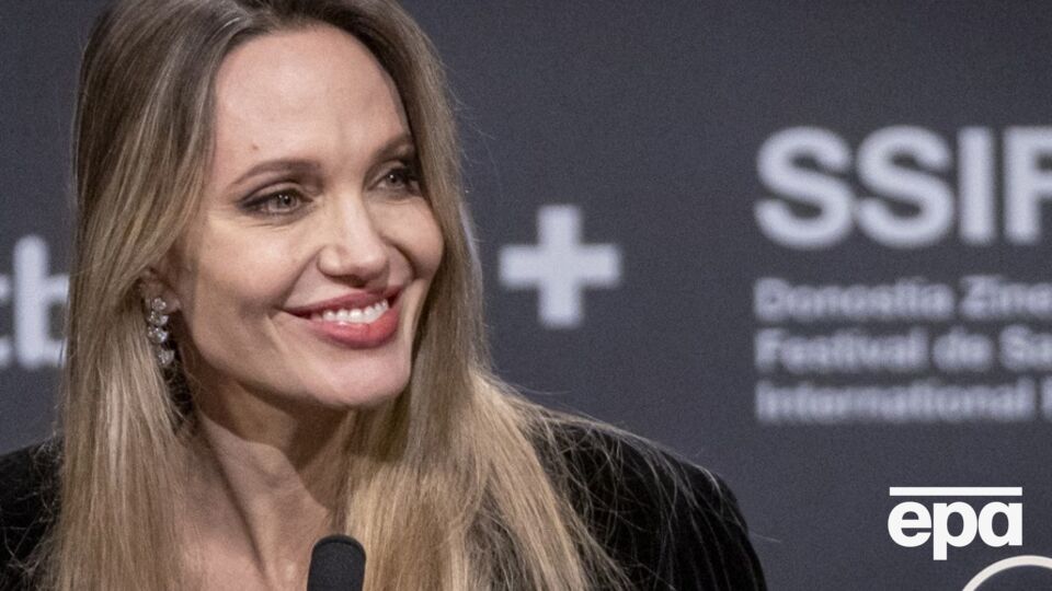 По данным СМИ, кортеж Джоли в Николаевской области остановили работники Вознесенского РТЦК и полицейские