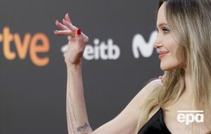 Джолі прибула в Україну як амбасадорка ЮНІСЕФ, розповіли ЗМІ