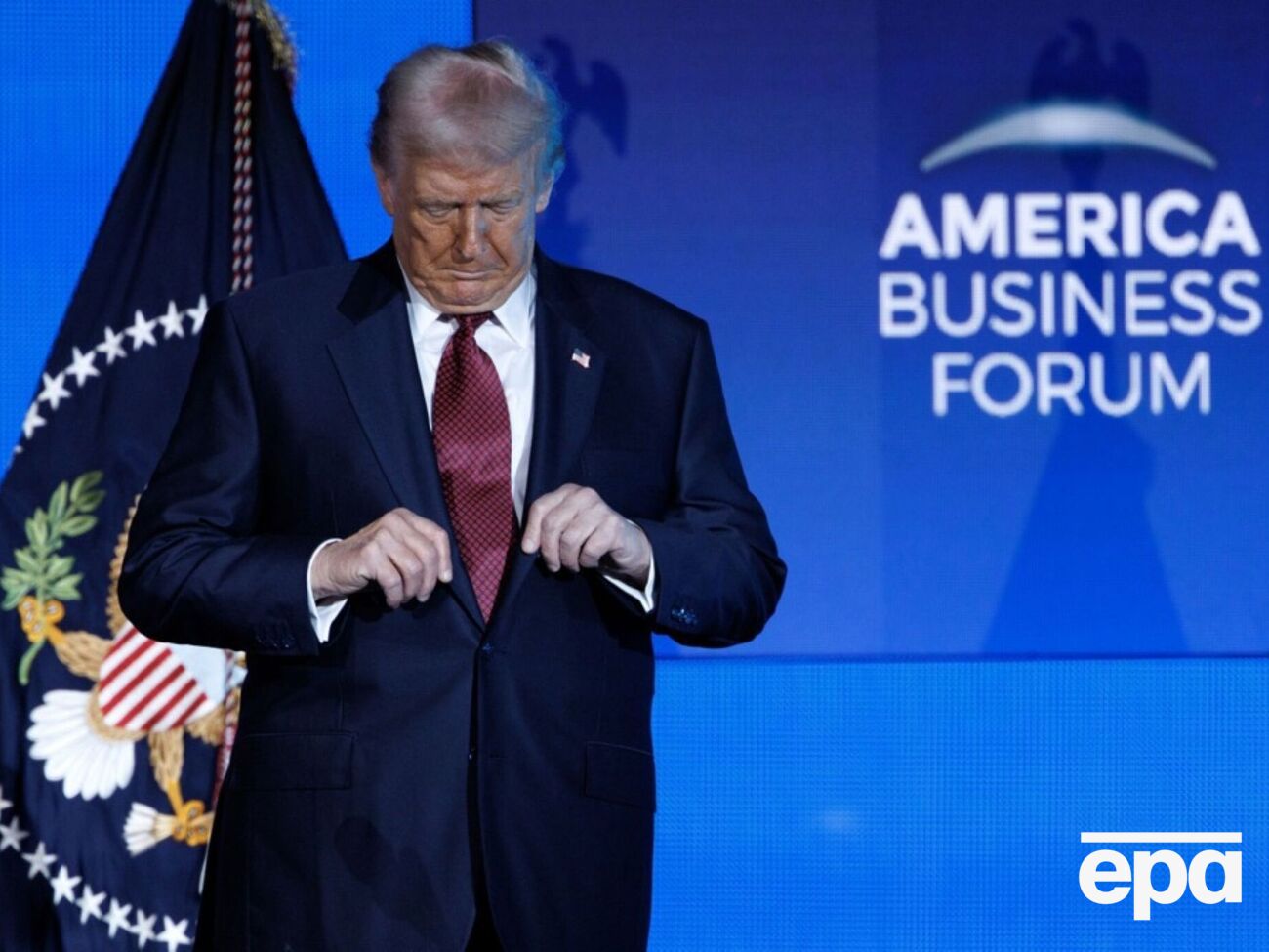 Трамп часто на публіці влаштовує танці під диско-хіт 1978 року