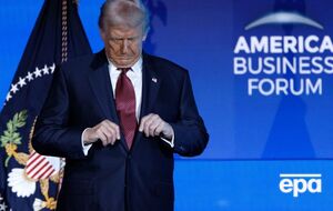 Трамп часто на публіці влаштовує танці під диско-хіт 1978 року