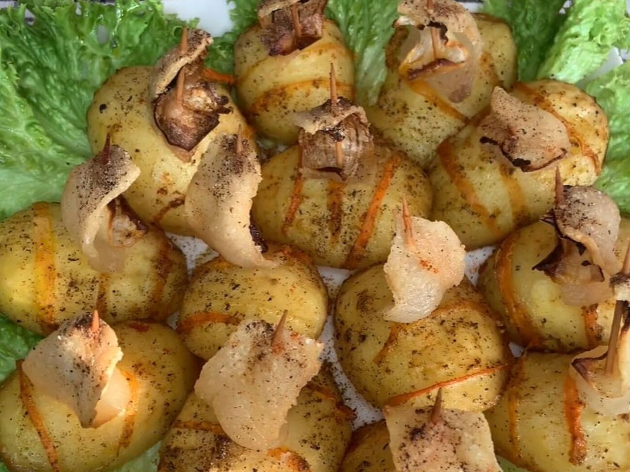 Подавайте лодочки на подушке из зелени