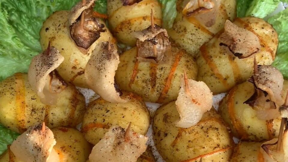 Подавайте човники на подушці із зелені